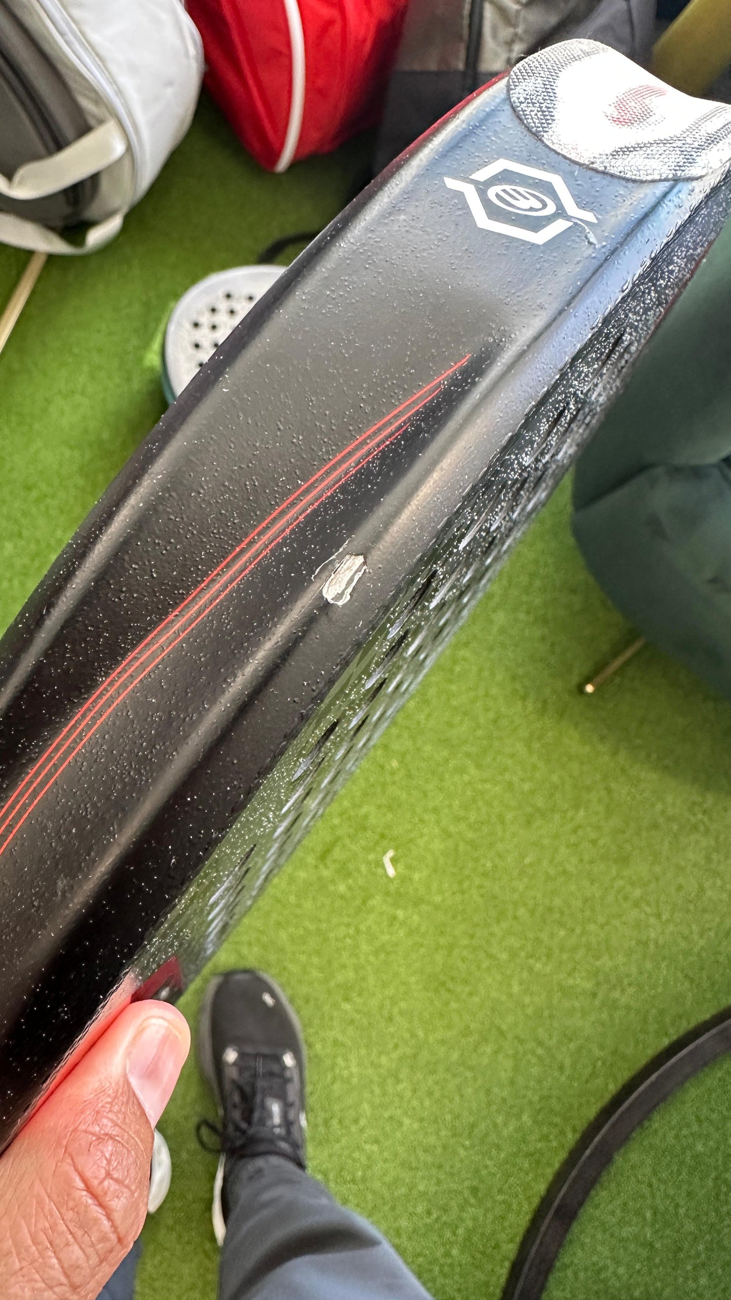 BULLPADEL VERTEX 04 HYBRID 24 Used - Condition 9/10