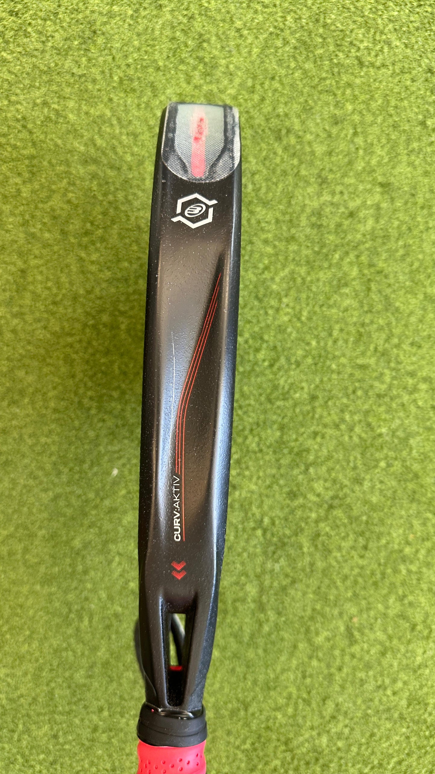 BULLPADEL VERTEX 04 HYBRID 24 Used - Condition 9/10